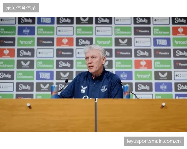 莫耶斯依赖固定主力执行防反，加纳全勤表现成为埃弗顿中场防守关键
